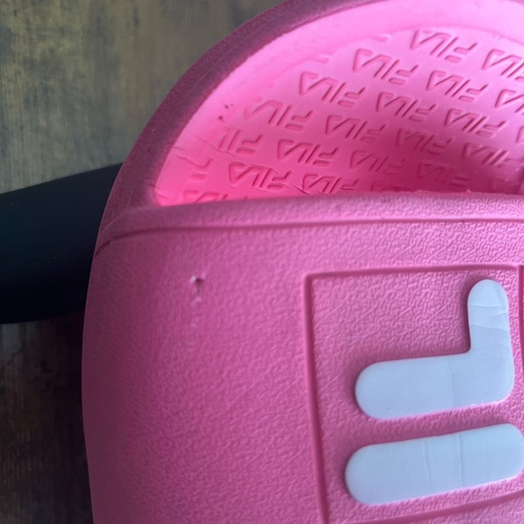 Fila, hot pink, sporty, slip on shoes. - Picture 6 of 9